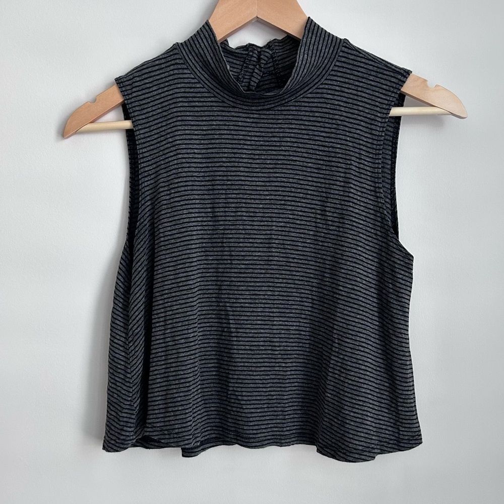 🏷️ 🌸 2/$20 or 3/$24 - Striped Sleeveless Blouse